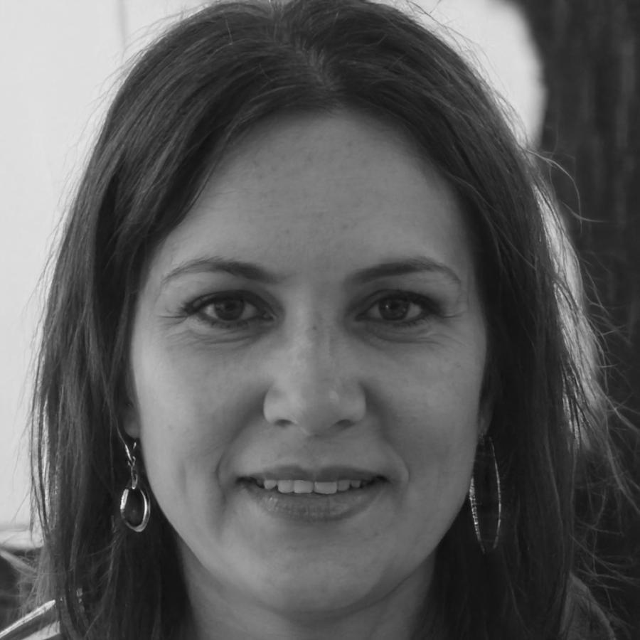 Workshop-Teilnehmerin bei der Analyse lokaler Suchmetriken